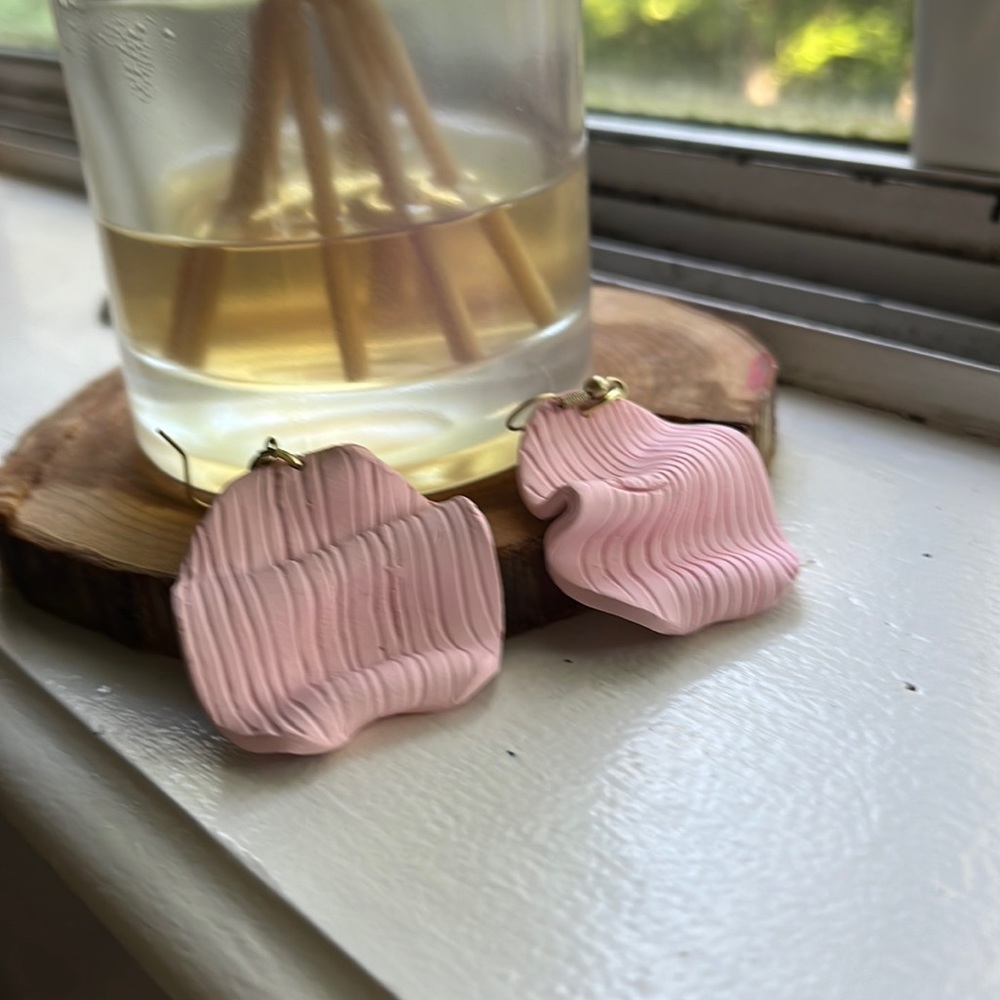 HANDMADE BABY PINK ABSTRACT EARRINGS